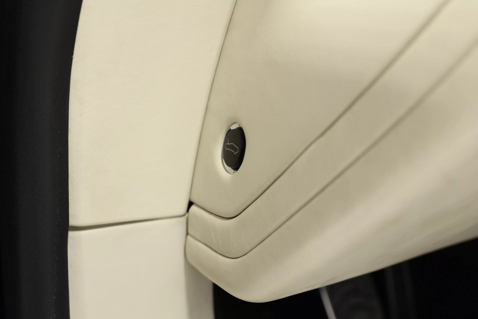 2020 Aston Martin Db11 - Image 15