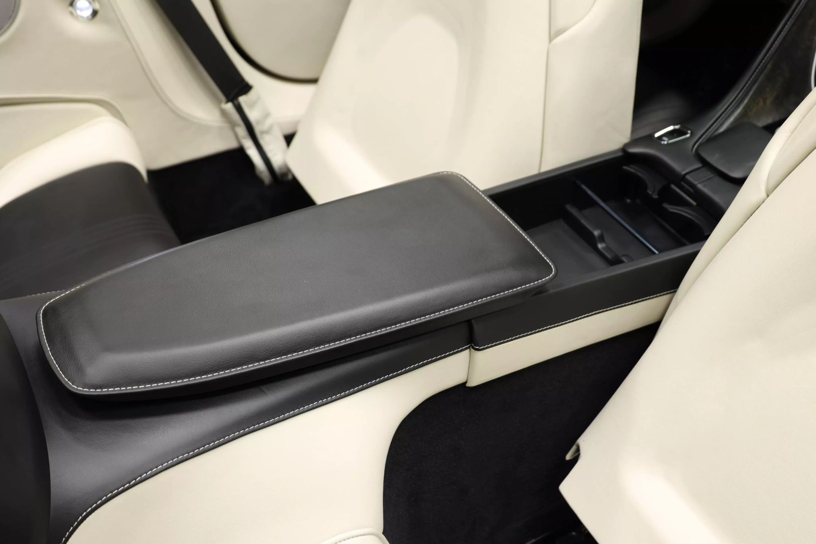 2020 Aston Martin Db11 - Image 73