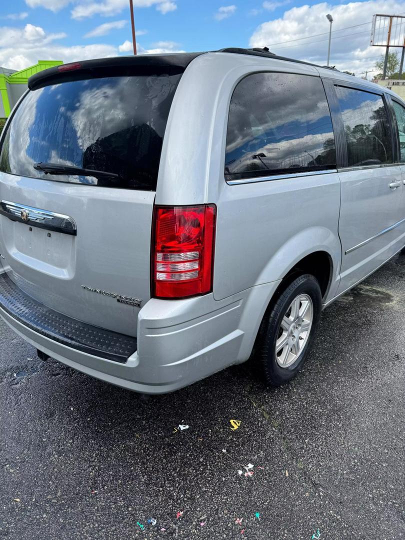 2010 Chrysler Town & Country Touring Plus photo 6