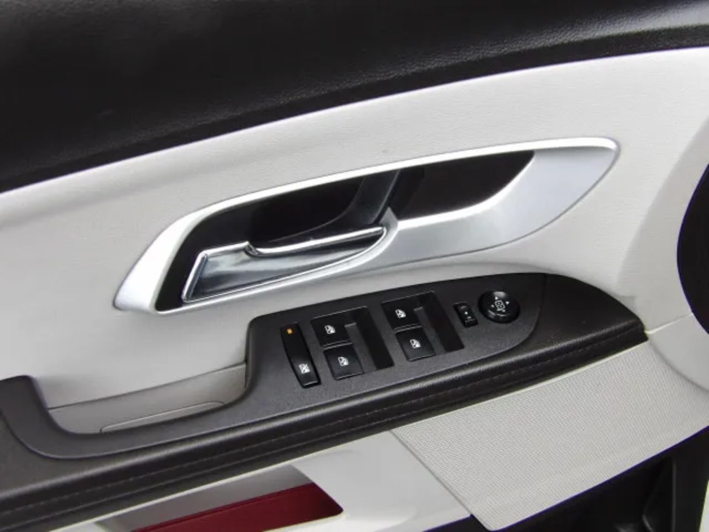 Image 9 of 2011 CHEVROLET EQUINOX