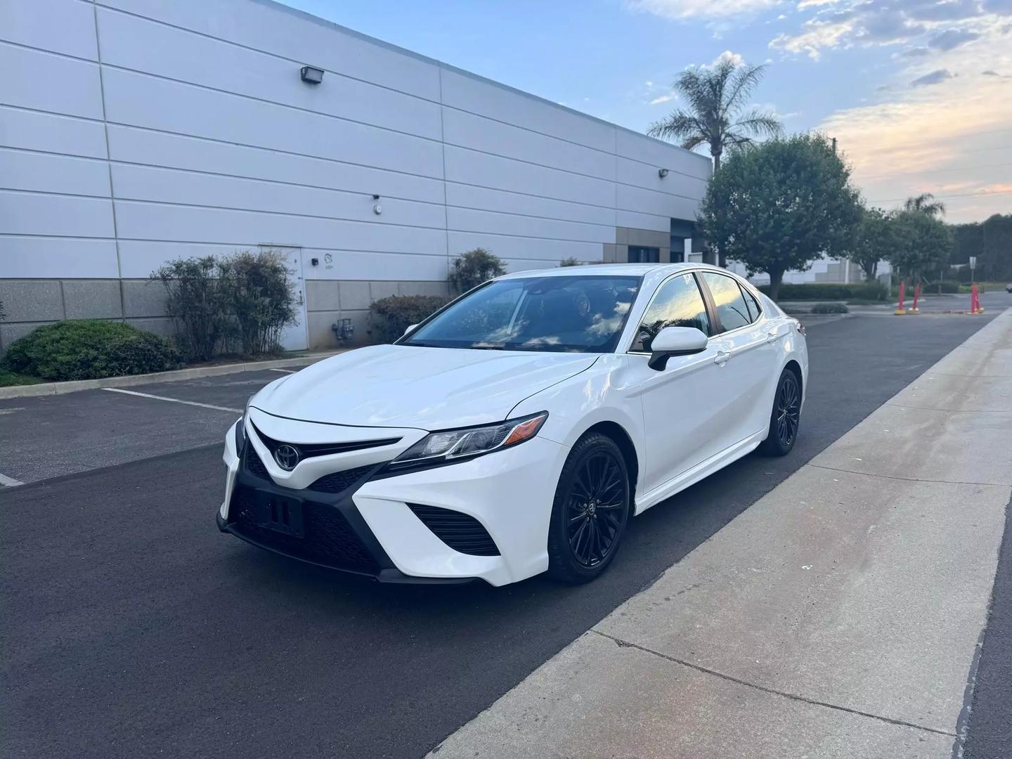 Used 2020 Toyota Camry SE with VIN 4T1G11AK8LU933350 for sale in Riverside, CA