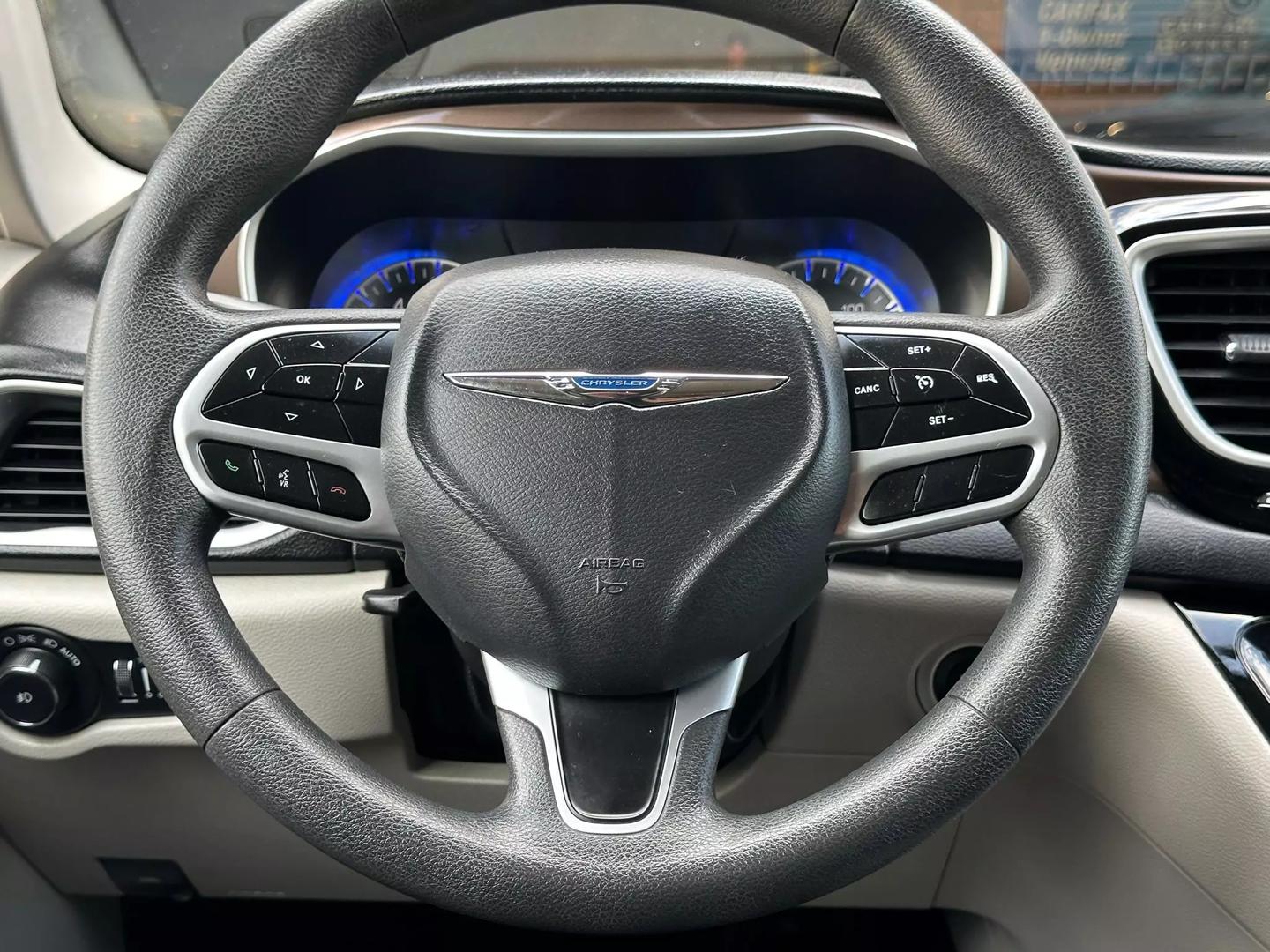 2017 Chrysler Pacifica - Image 36