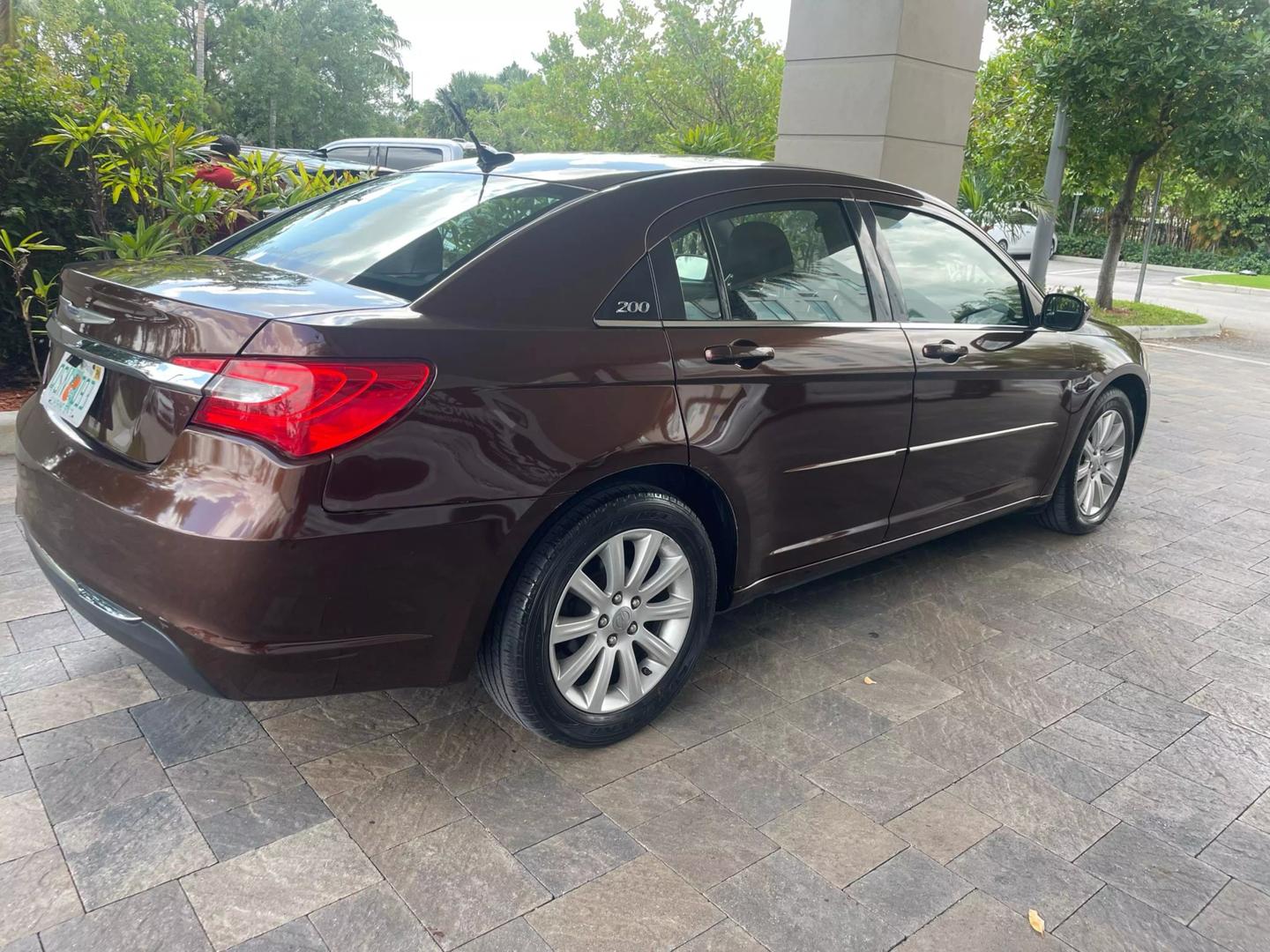 2013 Chrysler 200 Touring photo 14