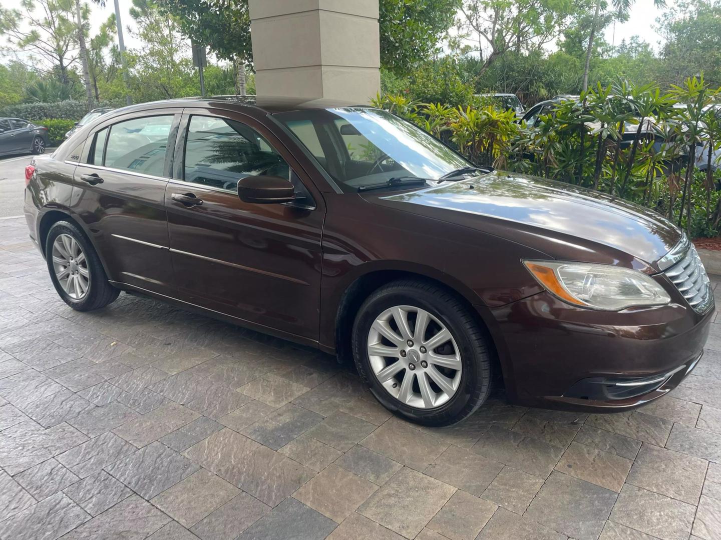 2013 Chrysler 200 Touring photo 13