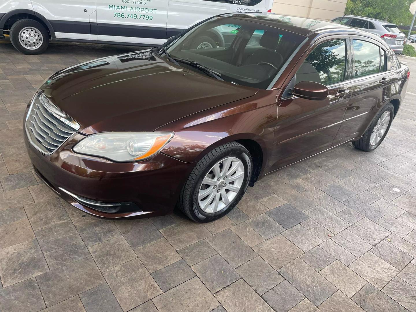 2013 Chrysler 200 Touring photo 2