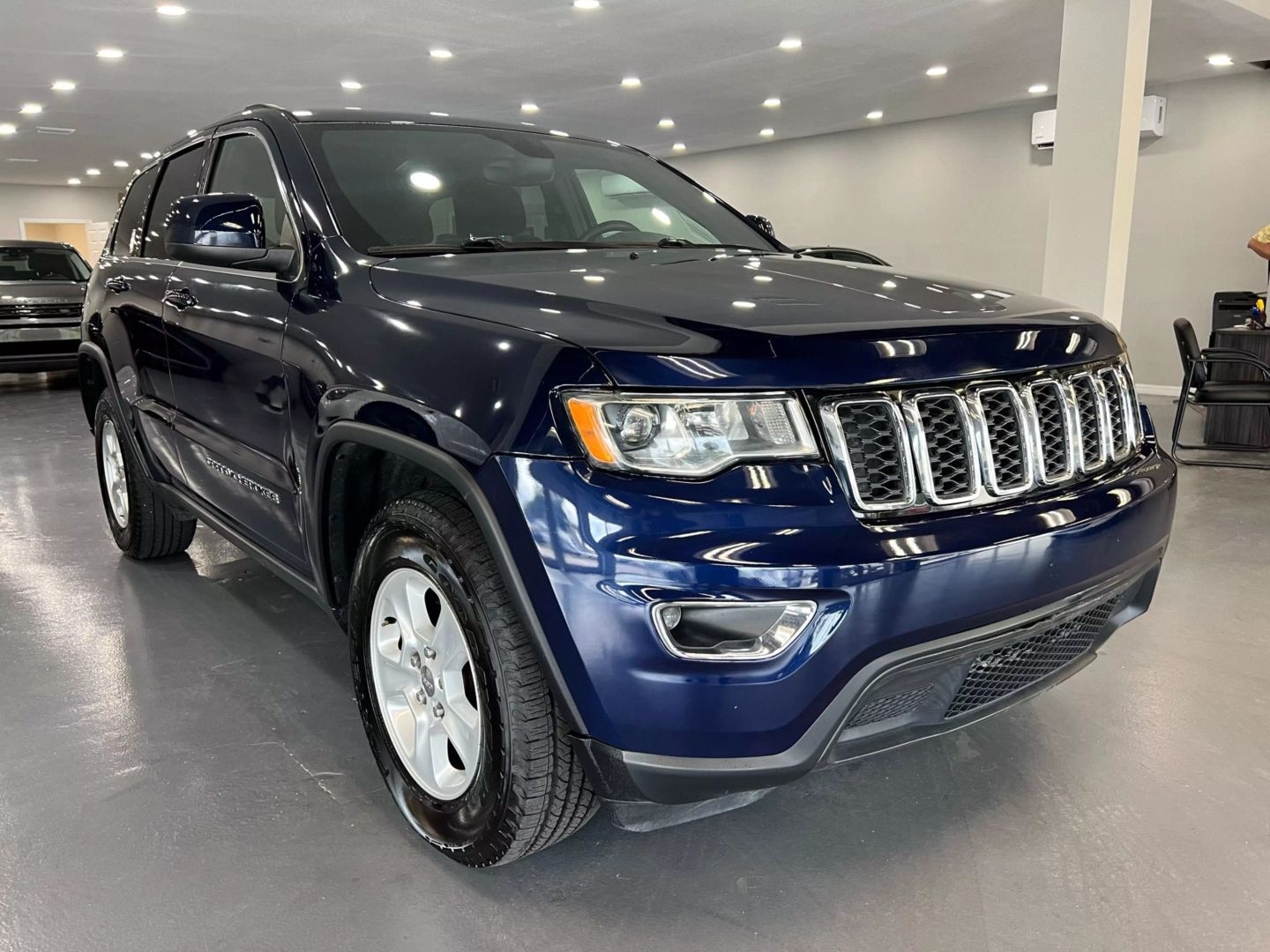 2017 Jeep Grand Cherokee Laredo Sport Utility 4d - Image 32