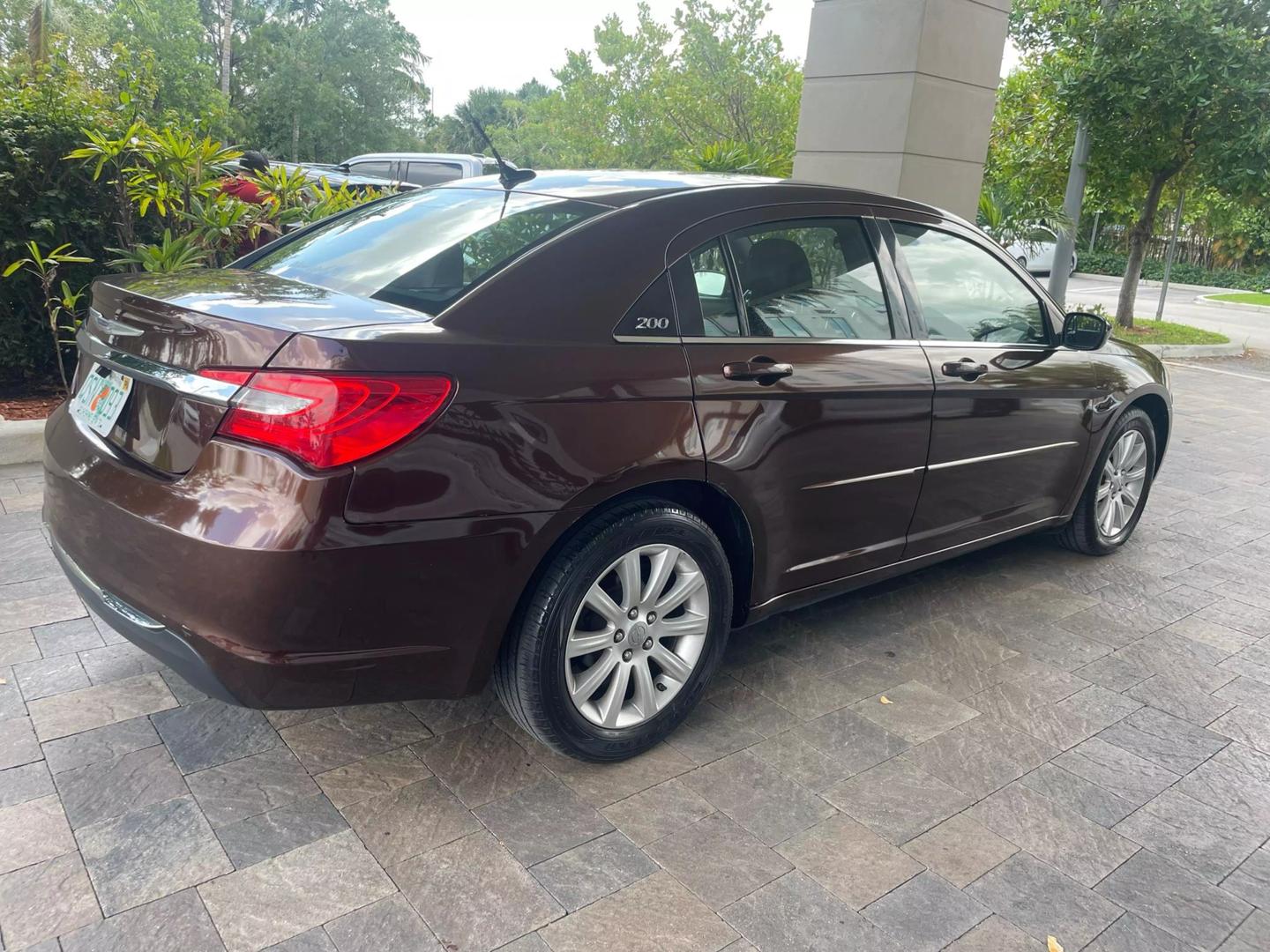 2013 Chrysler 200 Touring photo 15