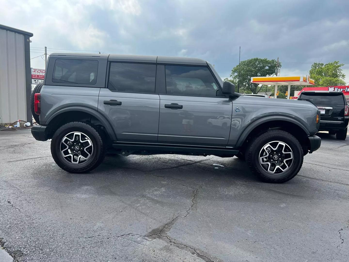 2023 Ford Bronco - Image 9