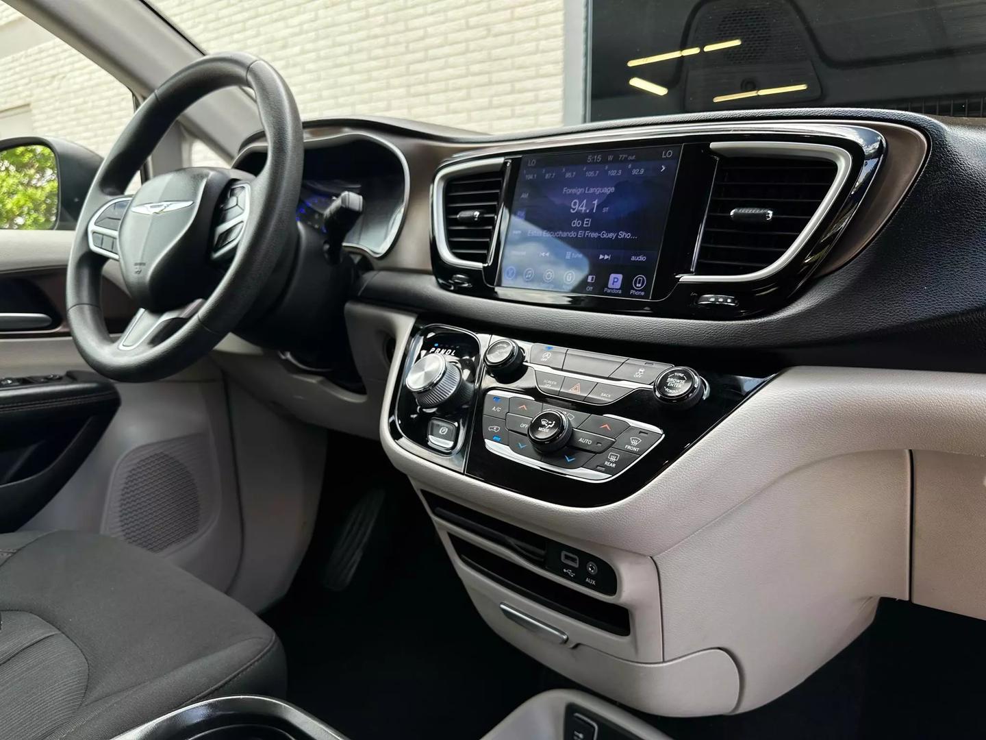 2017 Chrysler Pacifica - Image 31
