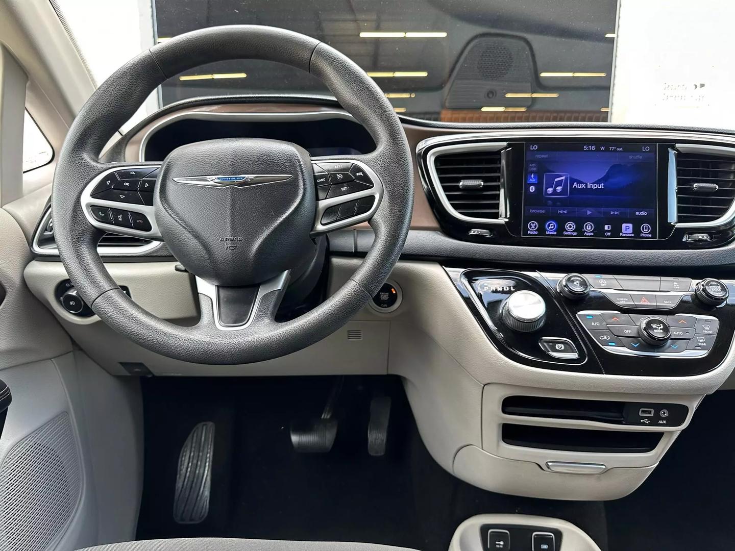 2017 Chrysler Pacifica - Image 35