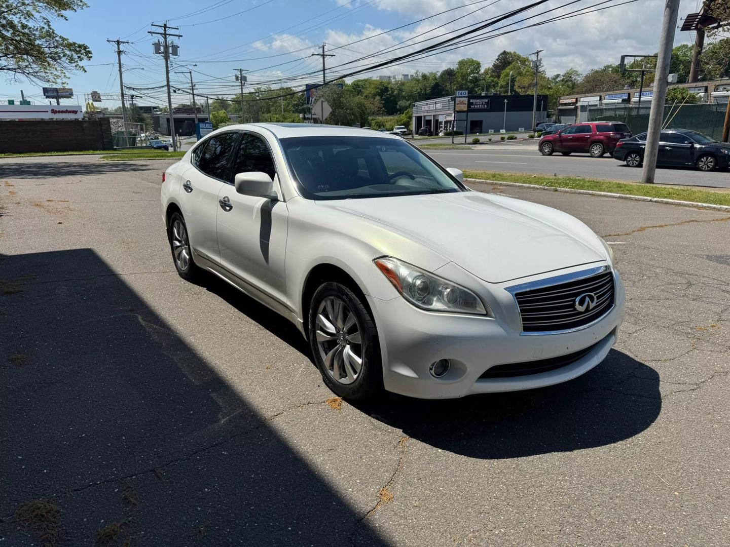 INFINITI M's photo