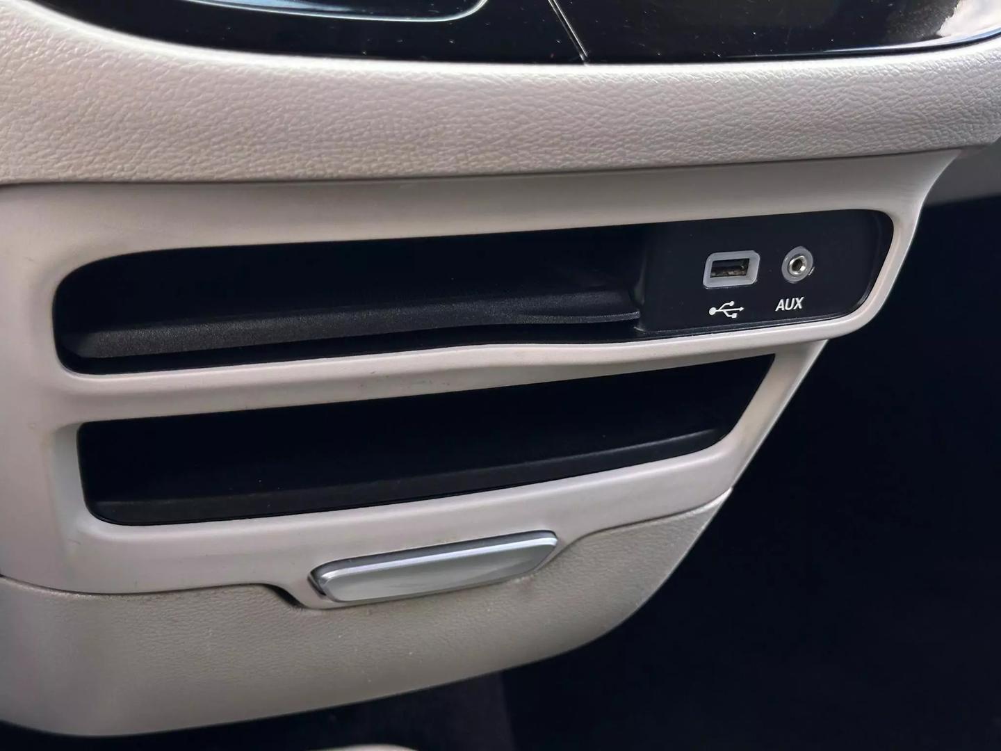 2017 Chrysler Pacifica - Image 48