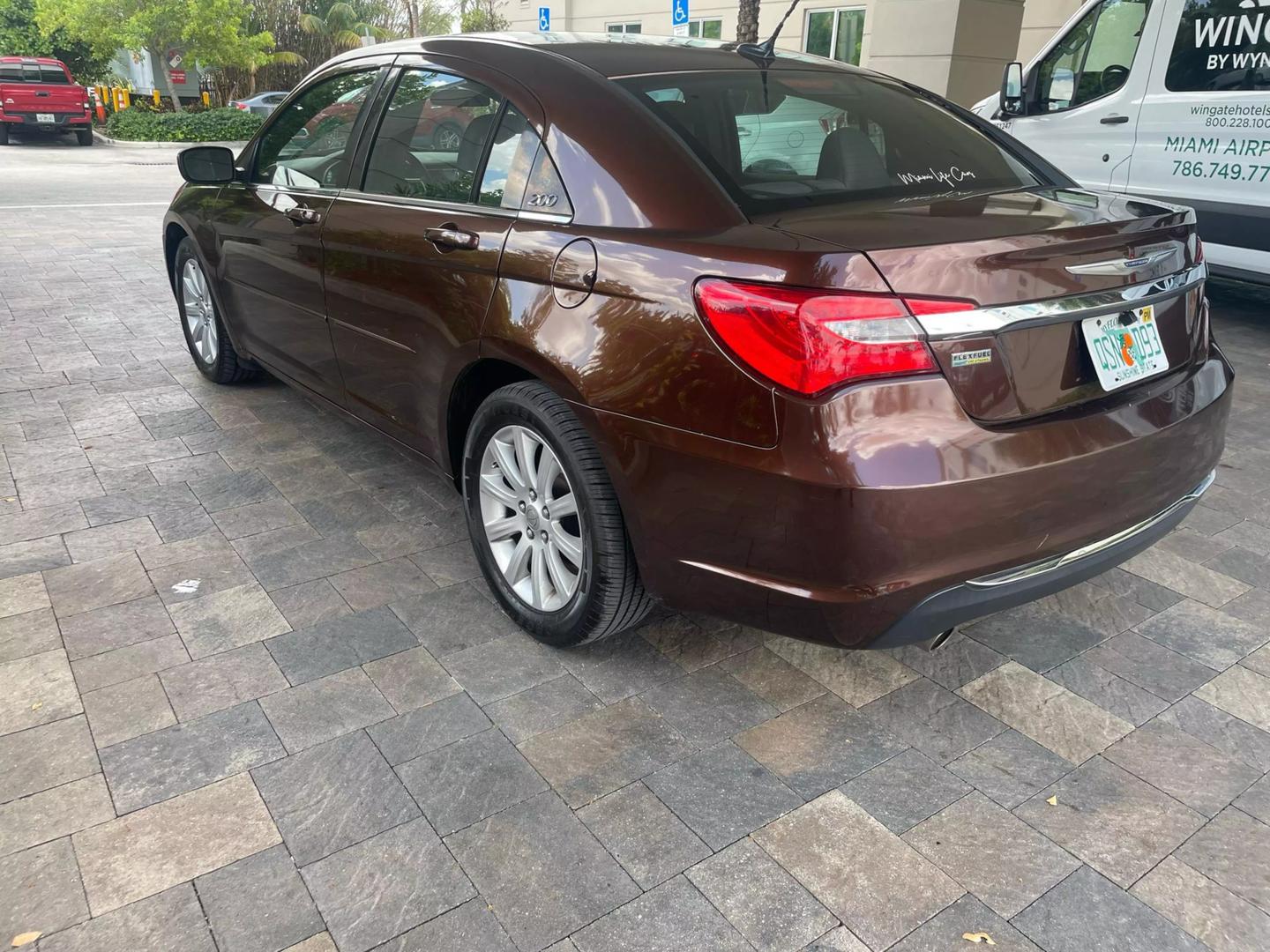 2013 Chrysler 200 Touring photo 9