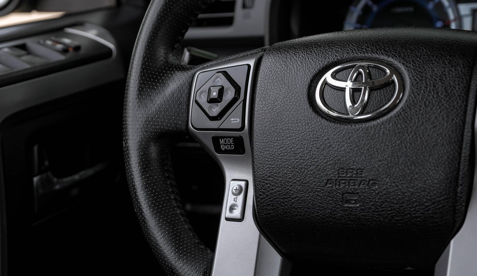 2014 Toyota 4Runner SR5 photo 18