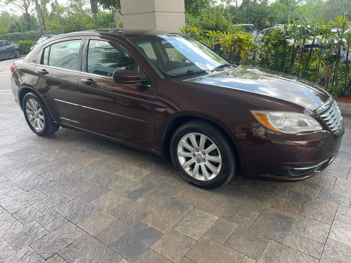 2013 Chrysler 200 Touring photo 12