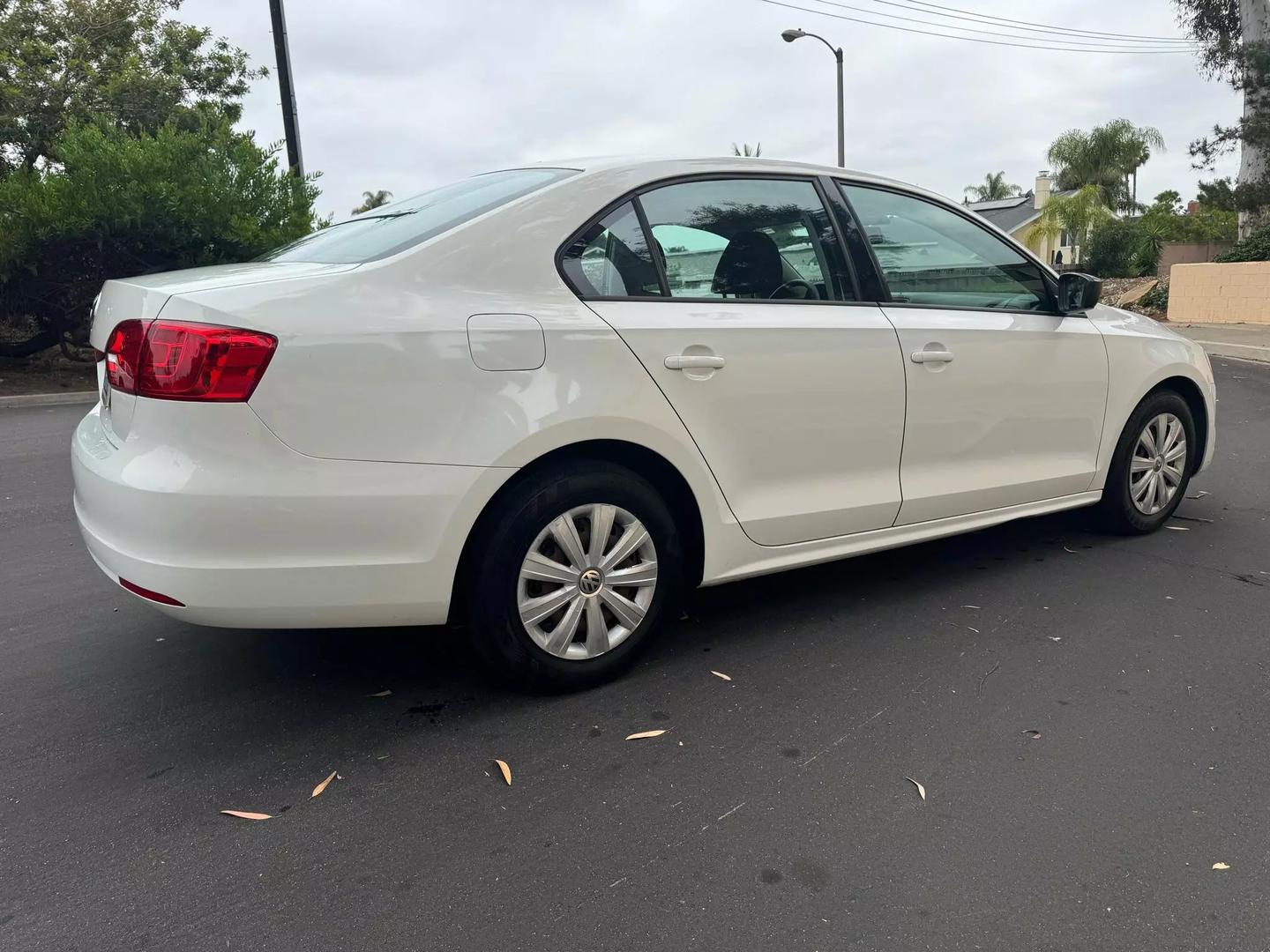 2011 Volkswagen Jetta S photo 2