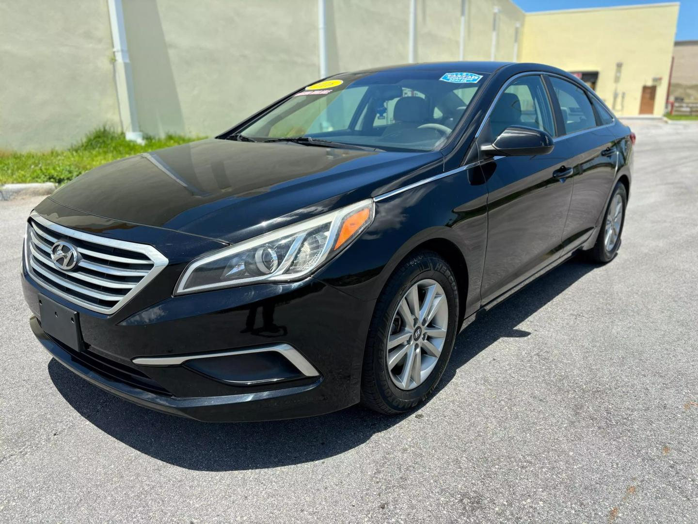 2016 Hyundai Sonata SE photo 2