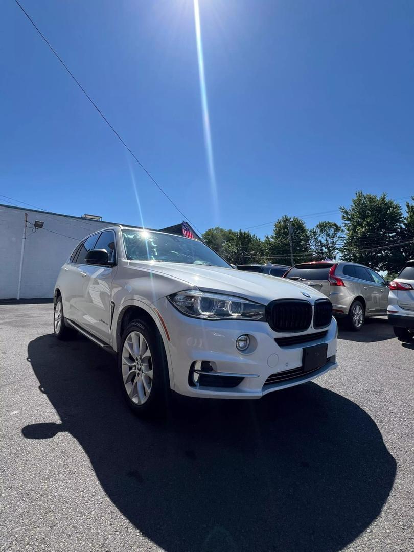 Front view of the 2015 BMW X5 luxury SUV showcasing sleek design and powerful build.