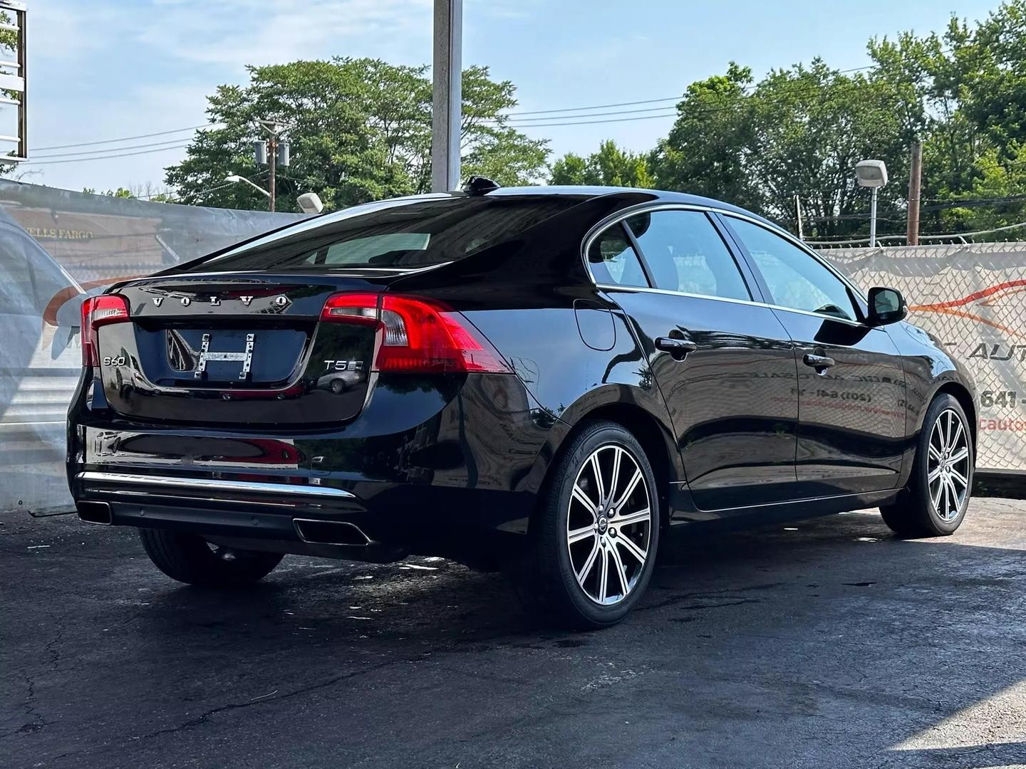 2018 Volvo S60 - Image 9