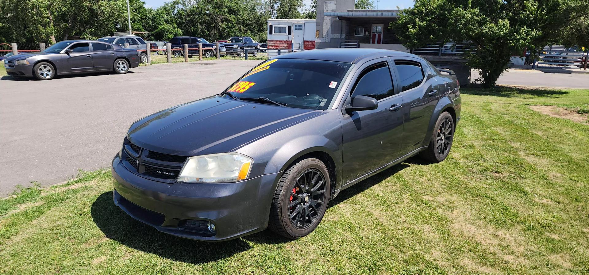 2014 Dodge Avenger SE photo 2