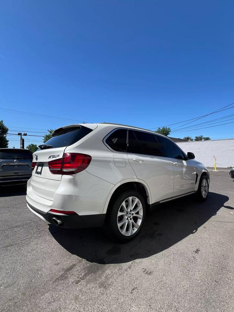 Front view of the 2015 BMW X5 luxury SUV showcasing sleek design and powerful build.