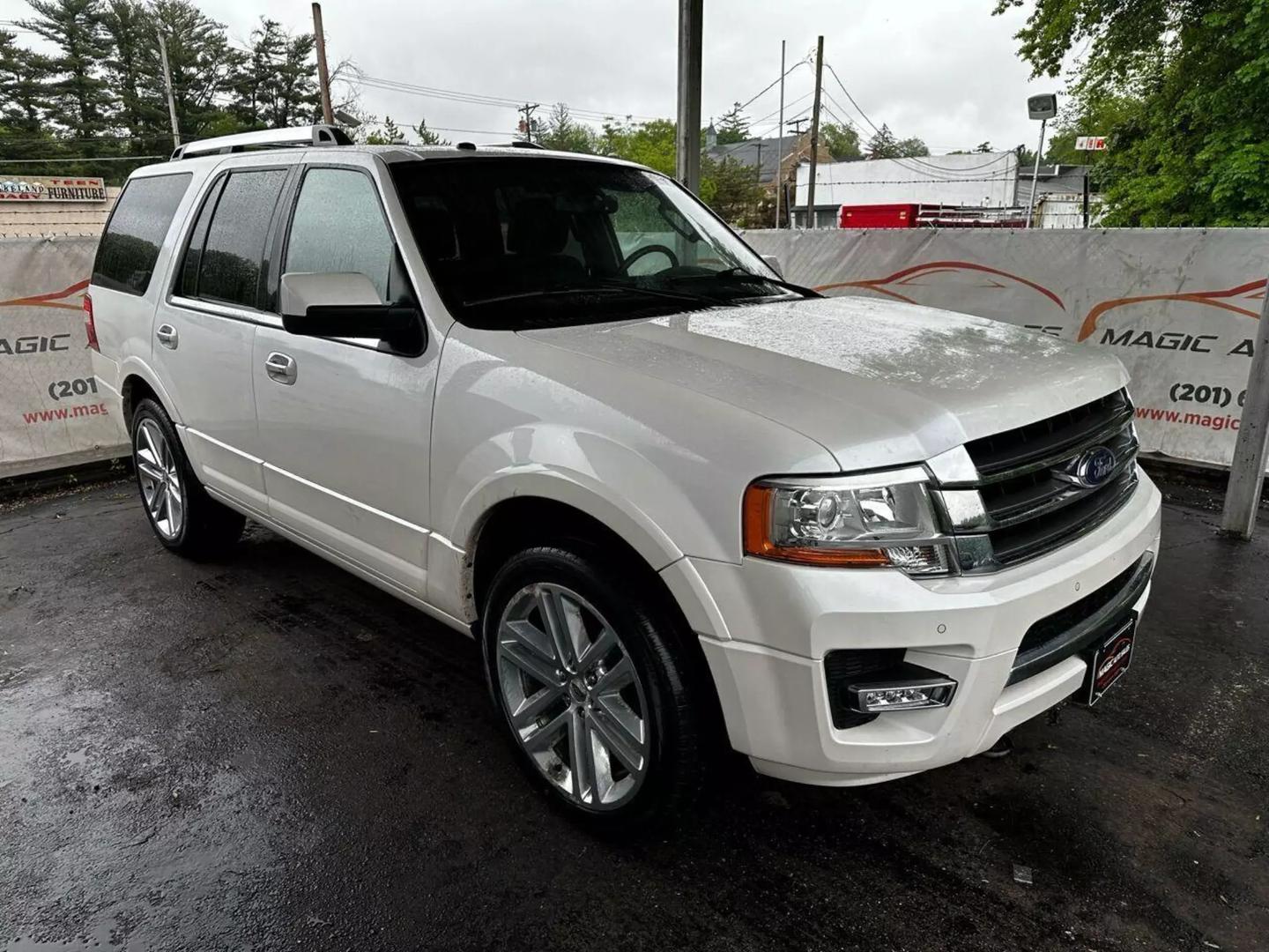 2017 Ford Expedition - Image 10