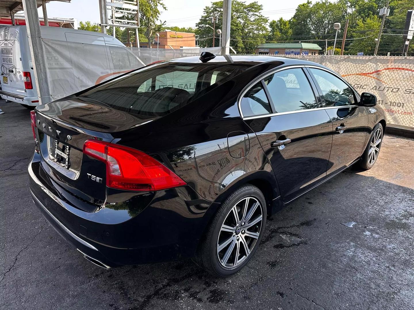 2018 Volvo S60 - Image 12