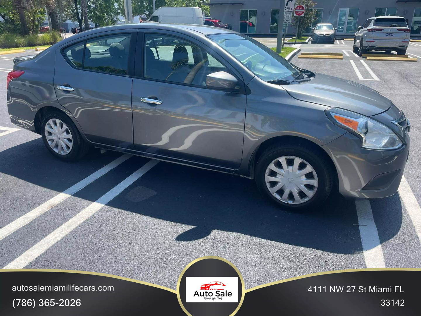 2017 Nissan Versa Sedan S photo 4