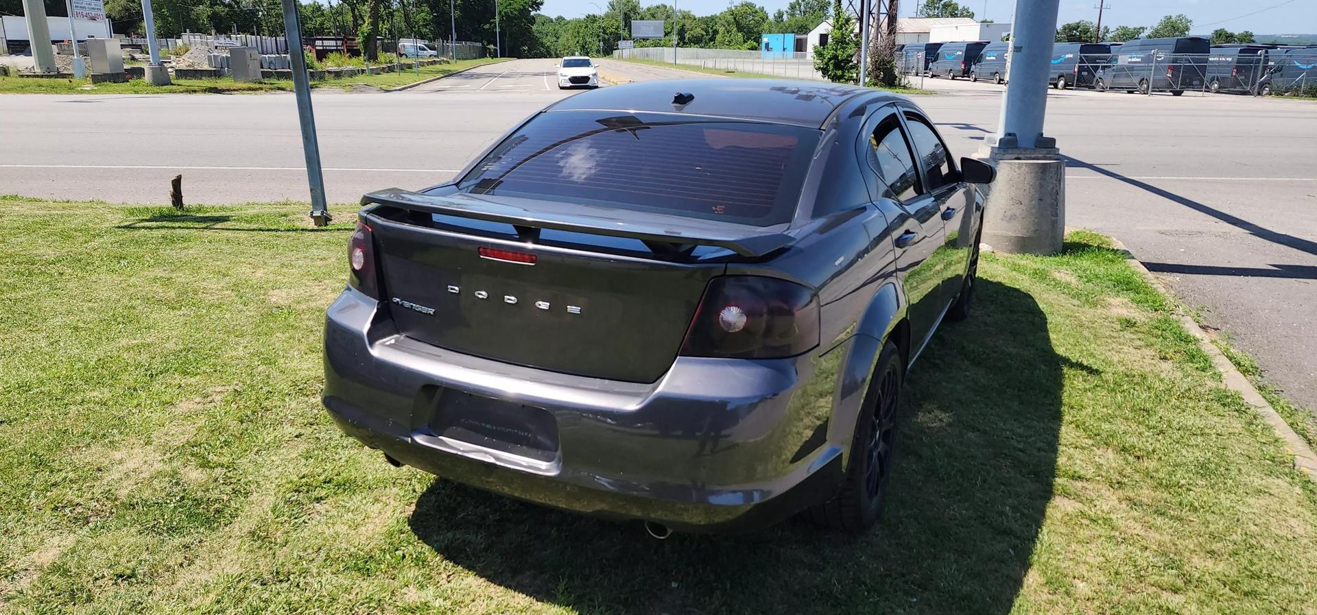 2014 Dodge Avenger SE photo 5