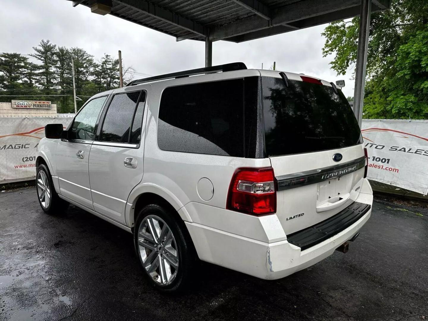 2017 Ford Expedition - Image 13