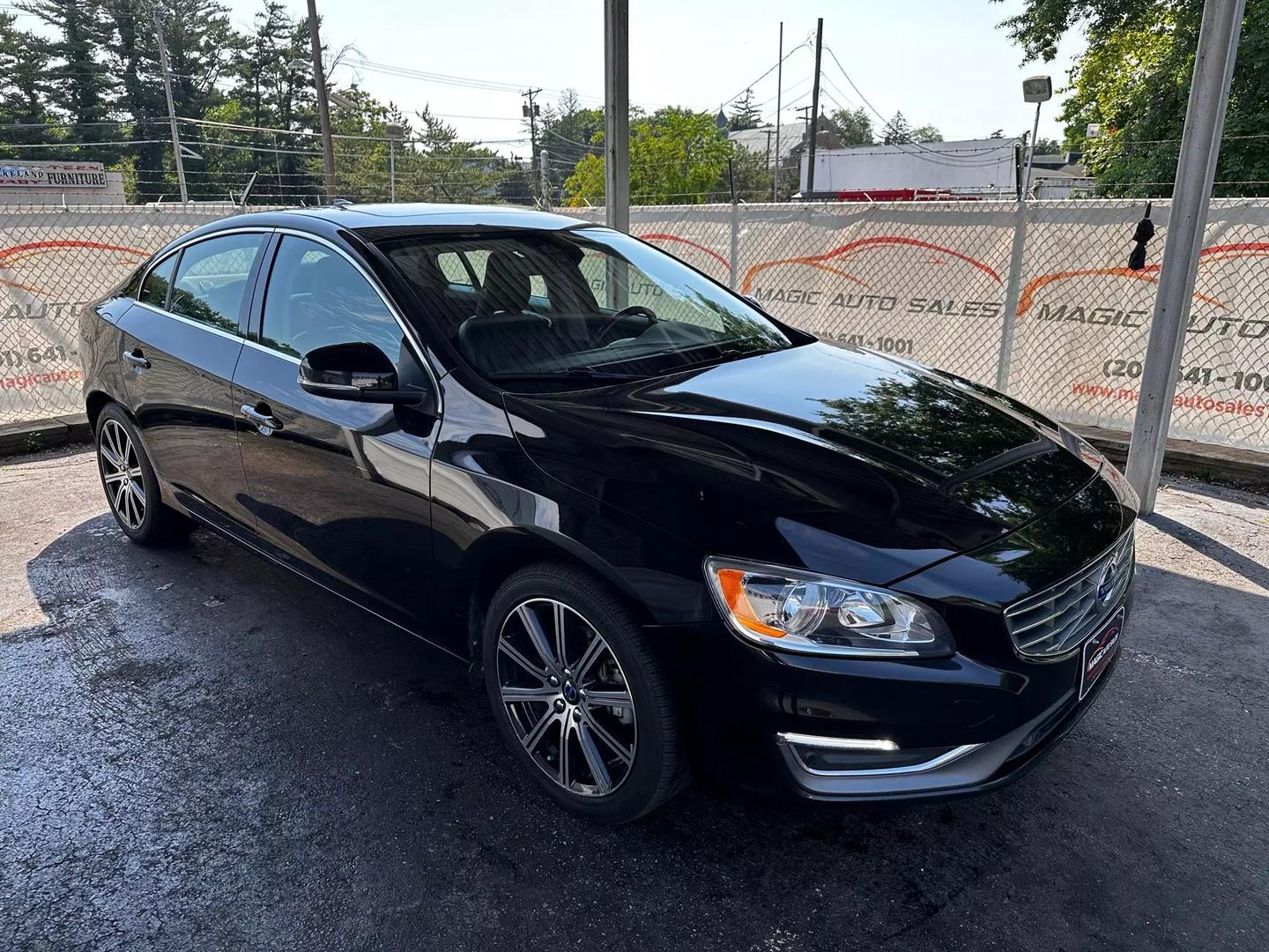 2018 Volvo S60 - Image 10