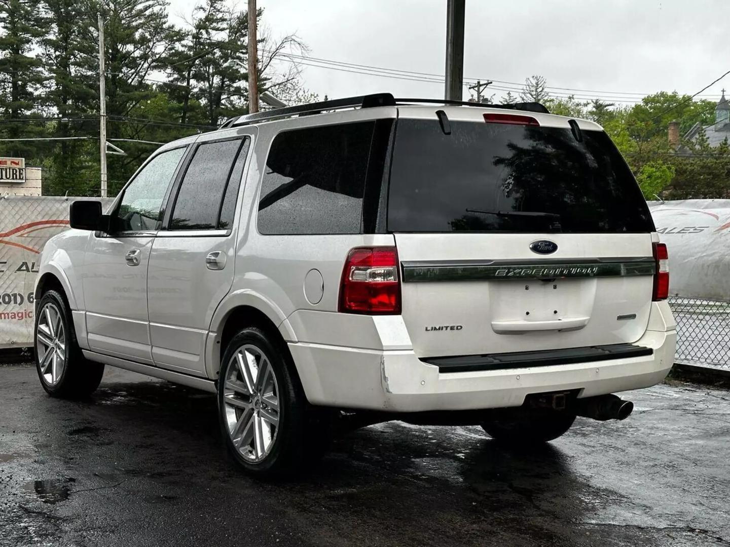 2017 Ford Expedition - Image 7