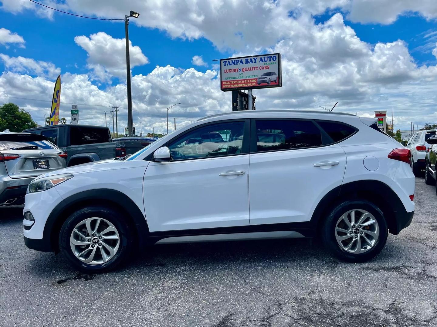 Used 2017 Hyundai Tucson SE with VIN KM8J33A45HU342204 for sale in Tampa, FL
