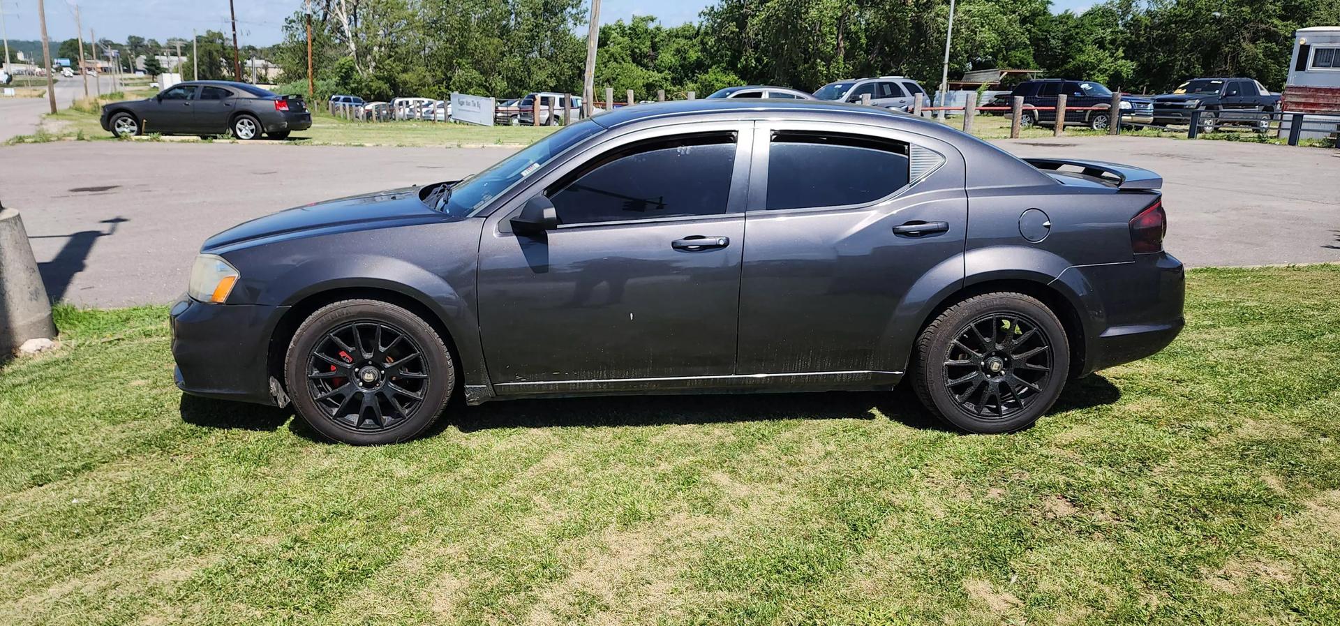 2014 Dodge Avenger SE photo 3