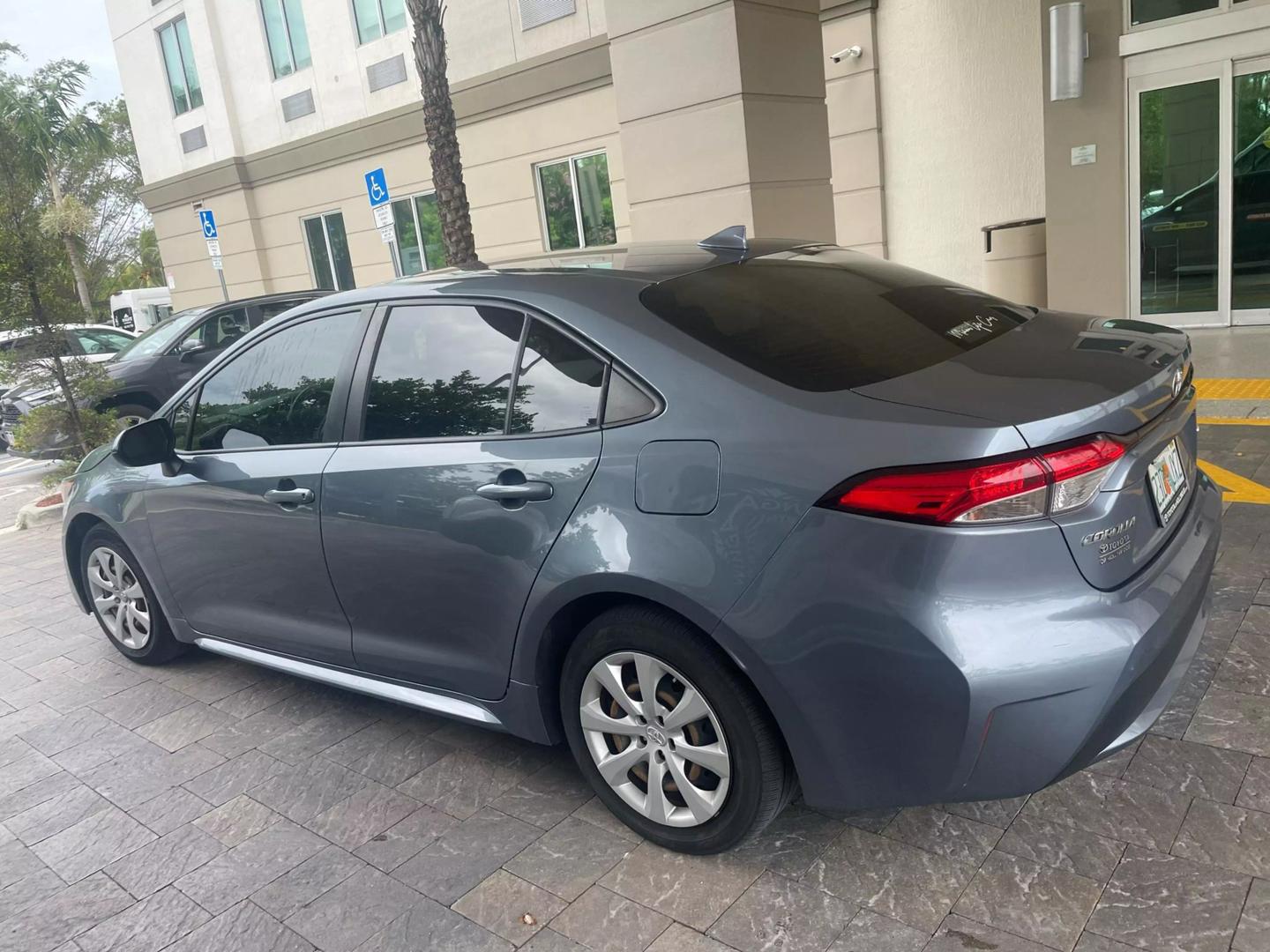 2022 Toyota Corolla LE photo 5