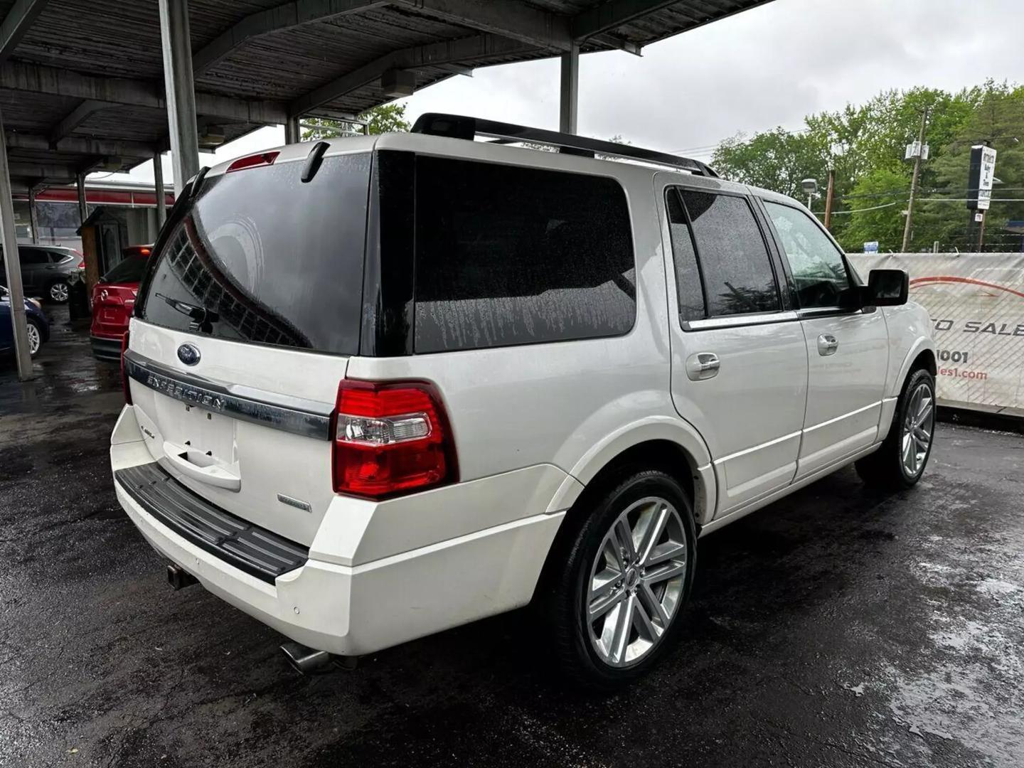 2017 Ford Expedition - Image 12