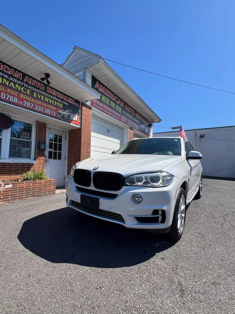 Front view of the 2015 BMW X5 luxury SUV showcasing sleek design and powerful build.