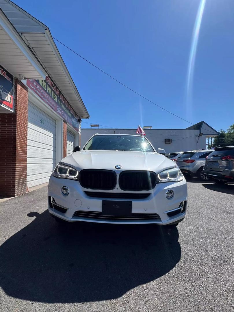 Front view of the 2015 BMW X5 luxury SUV showcasing sleek design and powerful build.