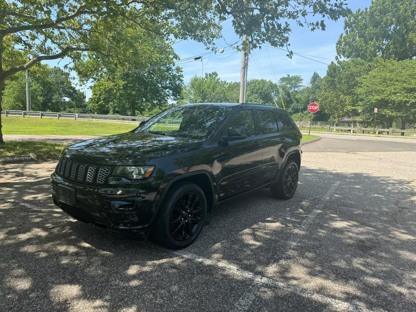 2018 Jeep Grand Cherokee Altitude photo 2