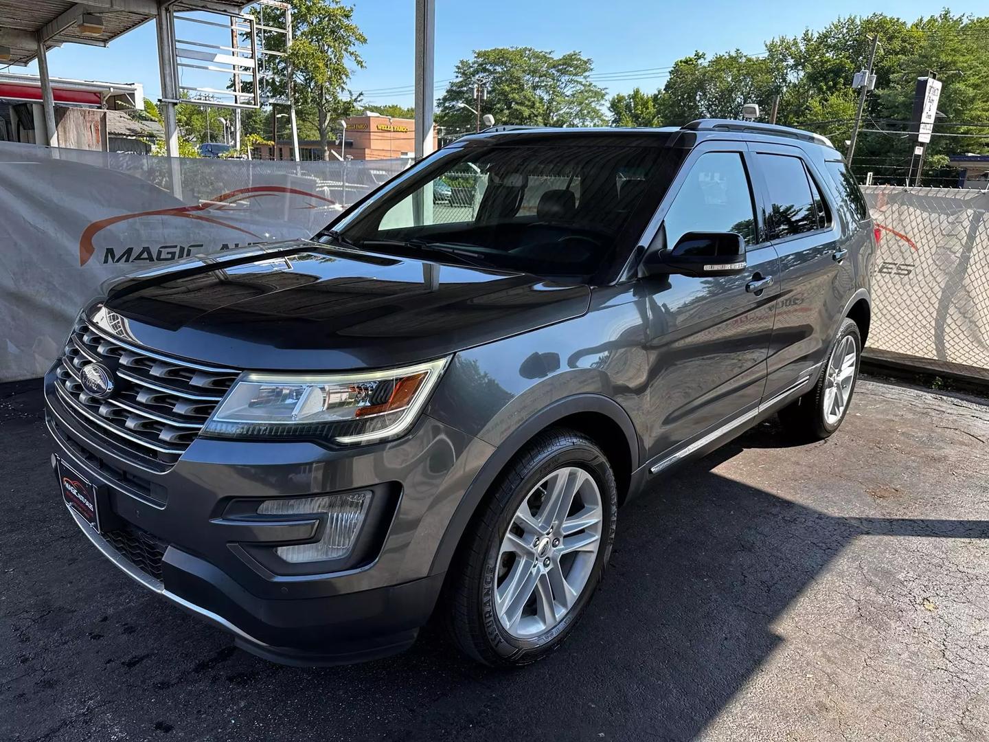 2016 Ford Explorer - Image 11