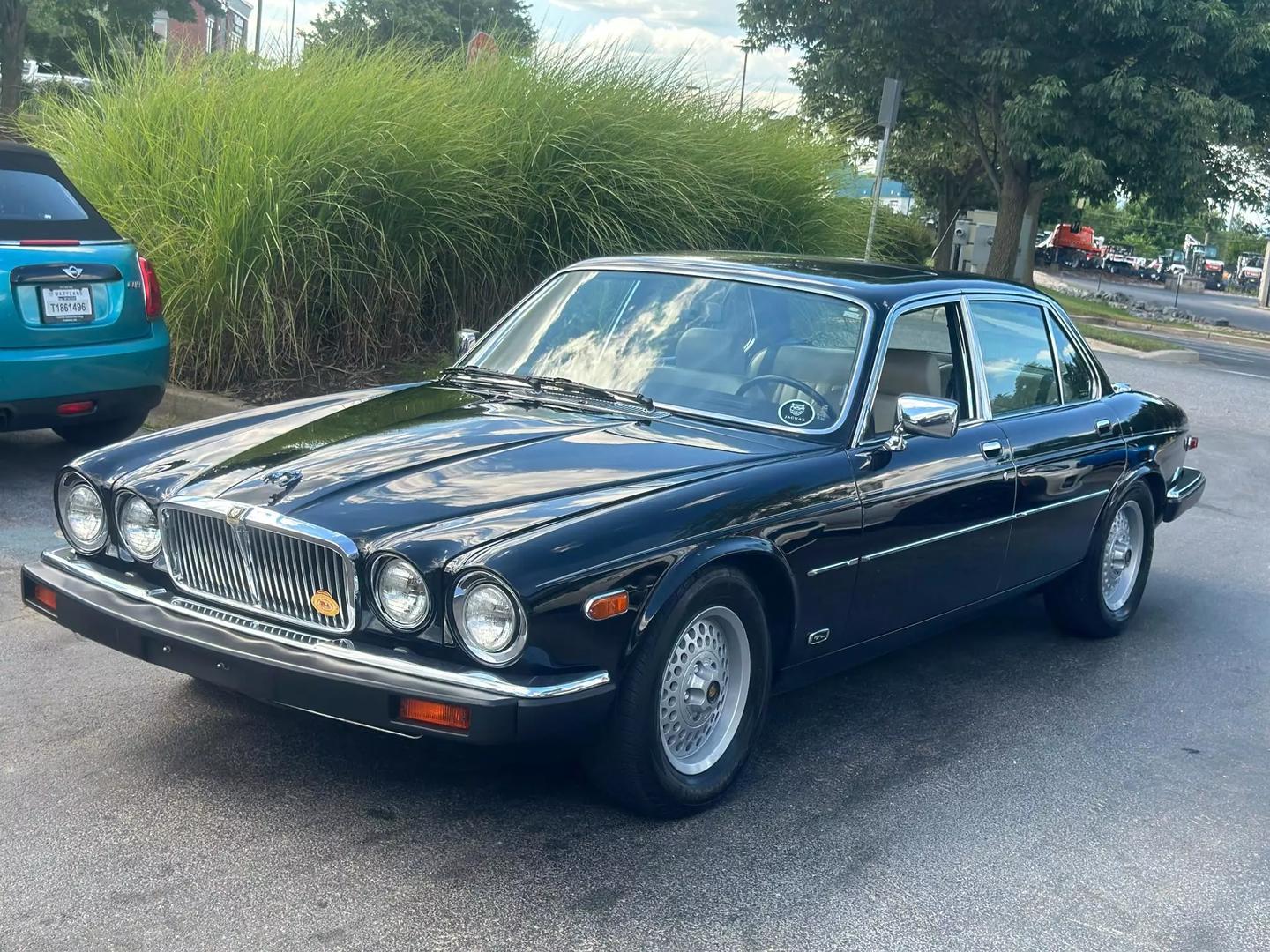 1983 Jaguar XJ6 null photo 2