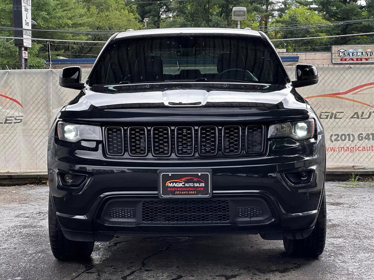 2017 Jeep Grand Cherokee - Image 5