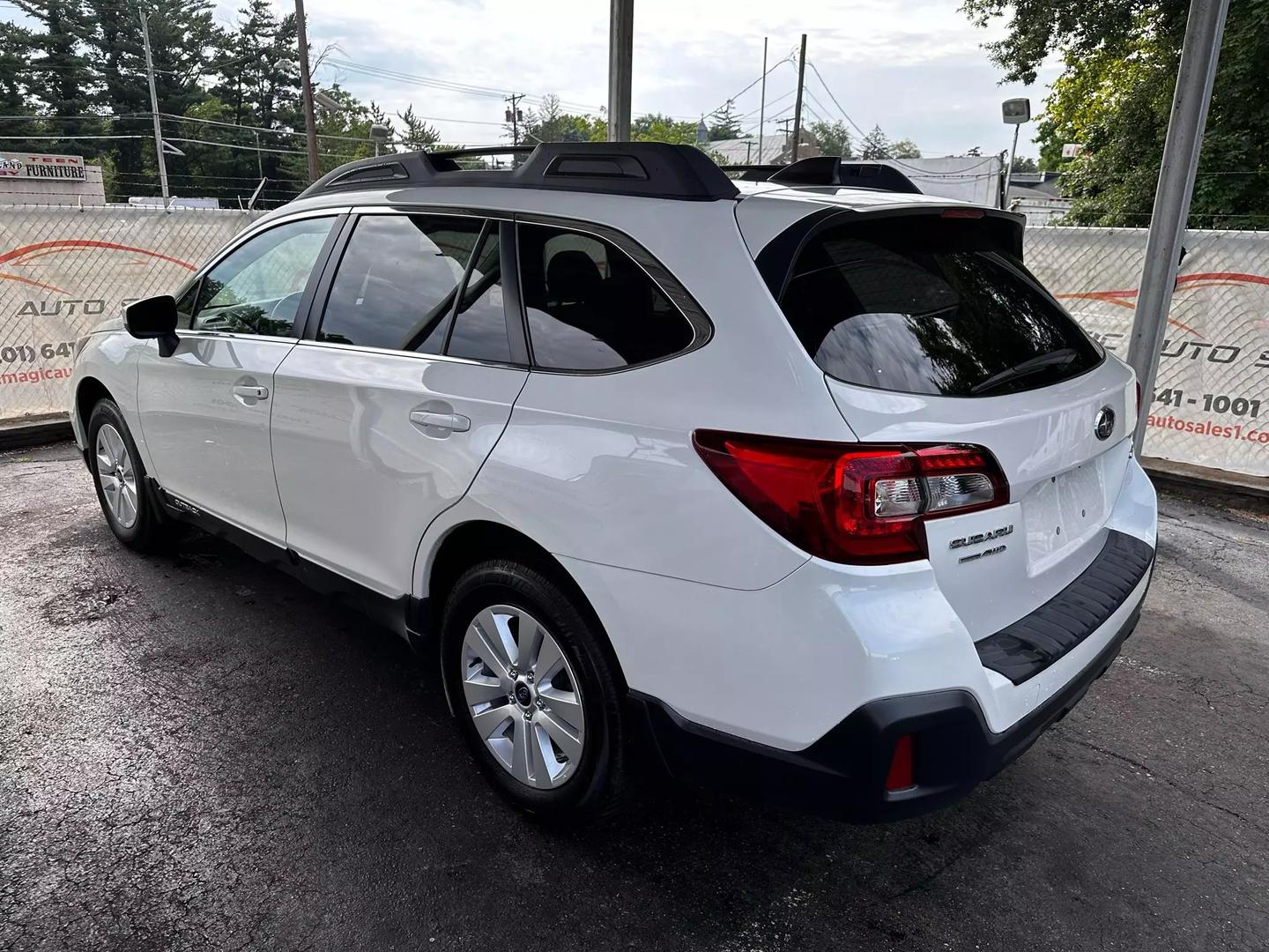 2018 Subaru Outback - Image 8