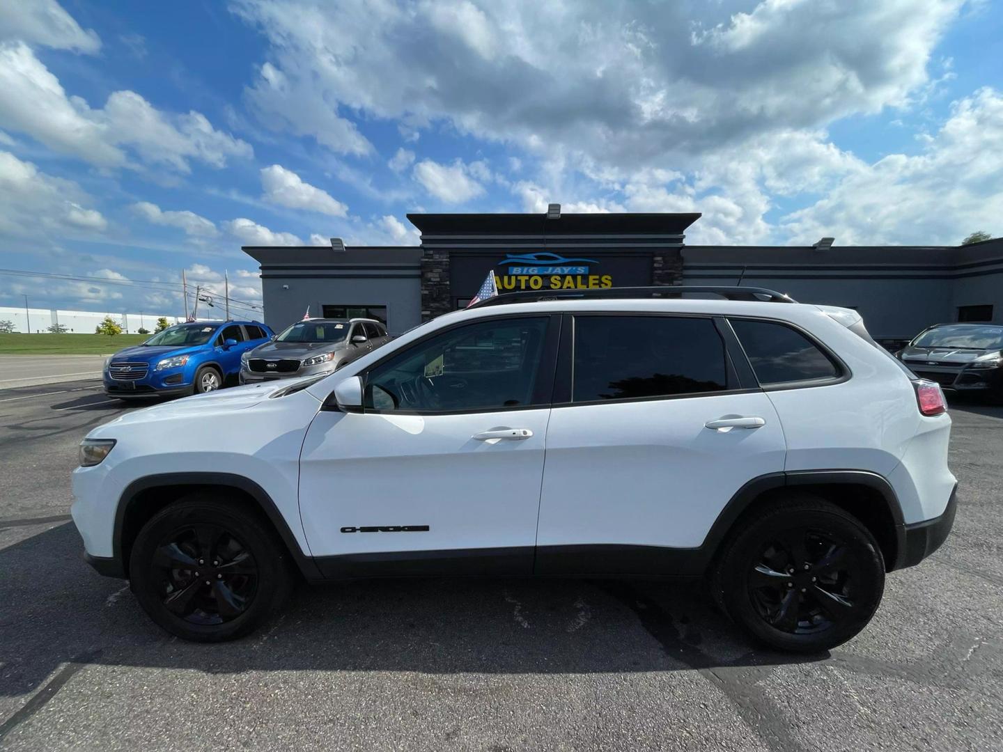 2020 Jeep Cherokee Latitude Plus photo 2