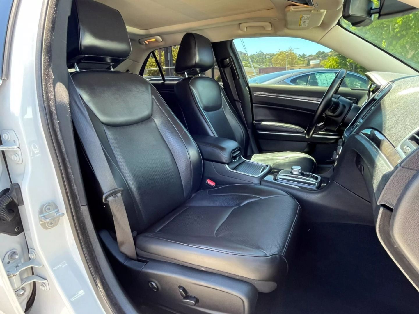 2019 Chrysler 300  Vin: 2c3ccaeg5kh585953 Stock Id: 585953 - Image 14