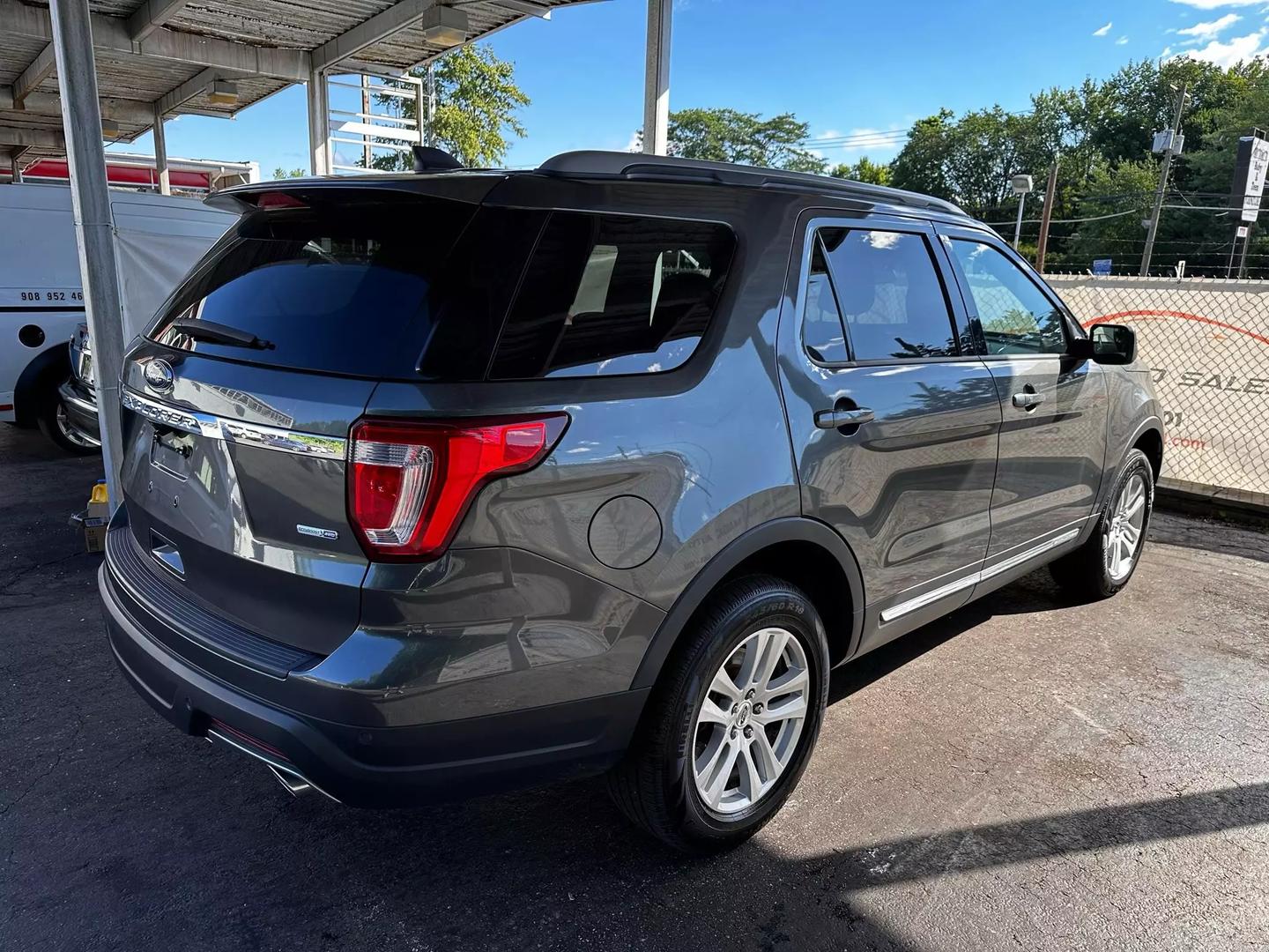 2019 Ford Explorer - Image 12