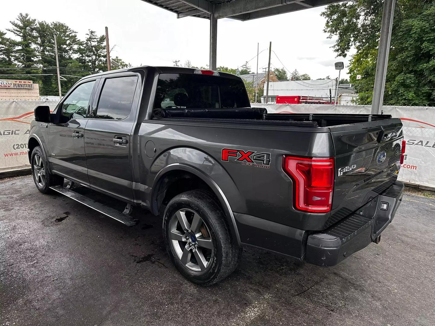 2015 Ford F150 Supercrew Cab - Image 13