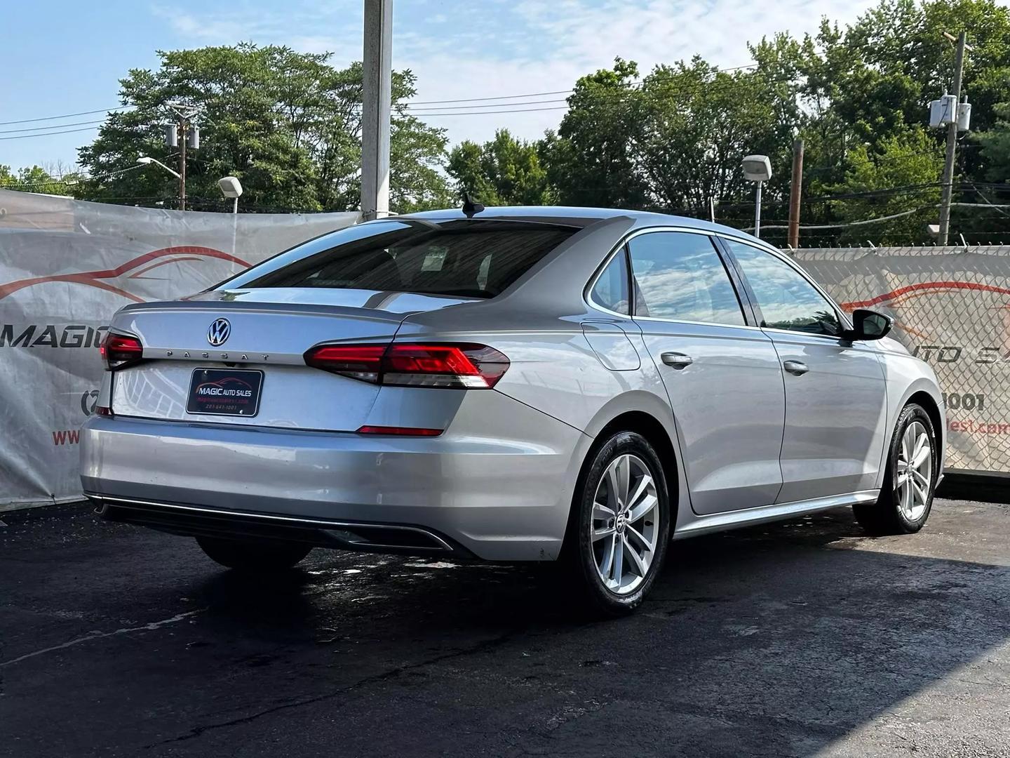 2020 Volkswagen Passat - Image 9