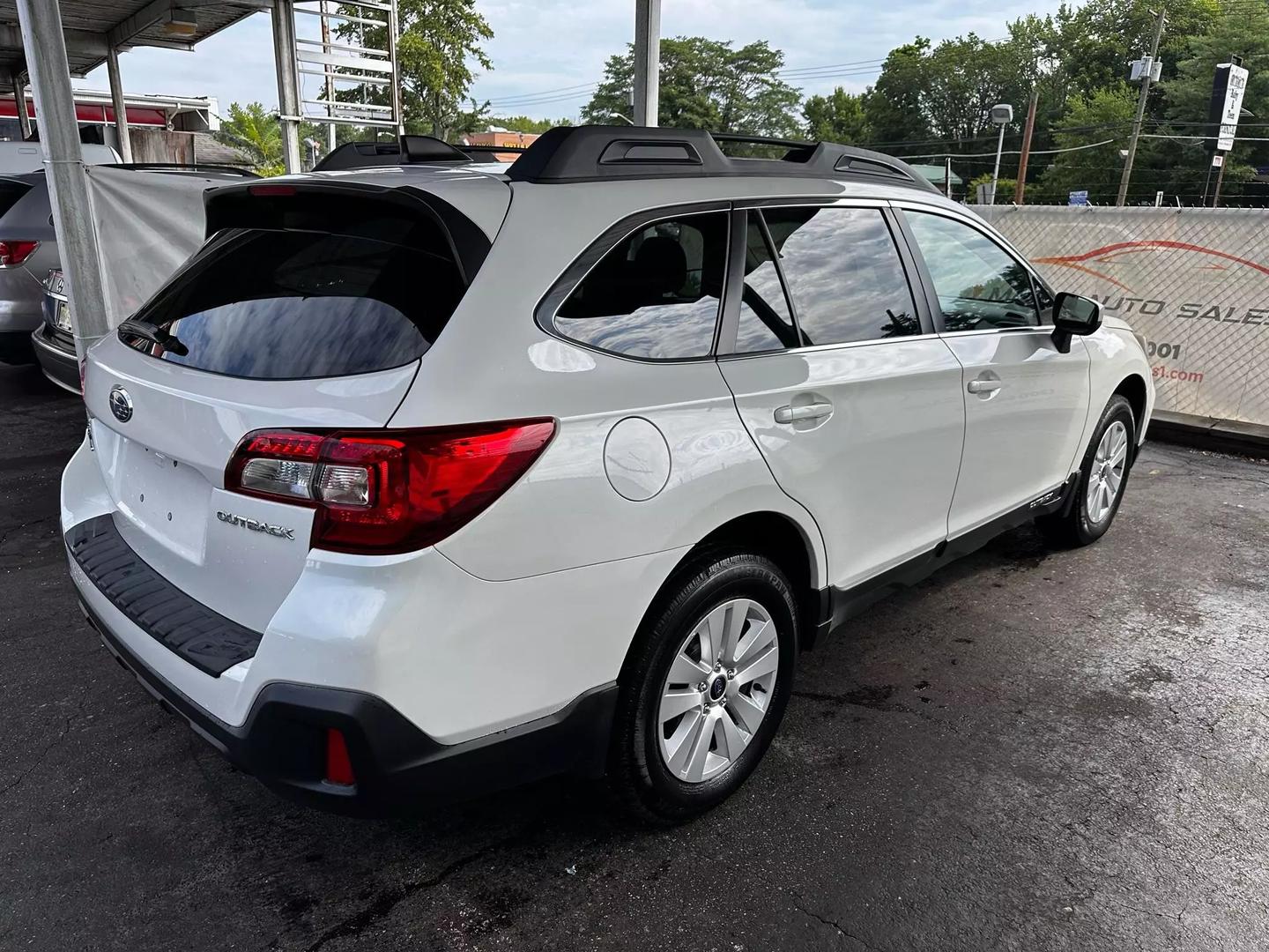 2018 Subaru Outback - Image 7