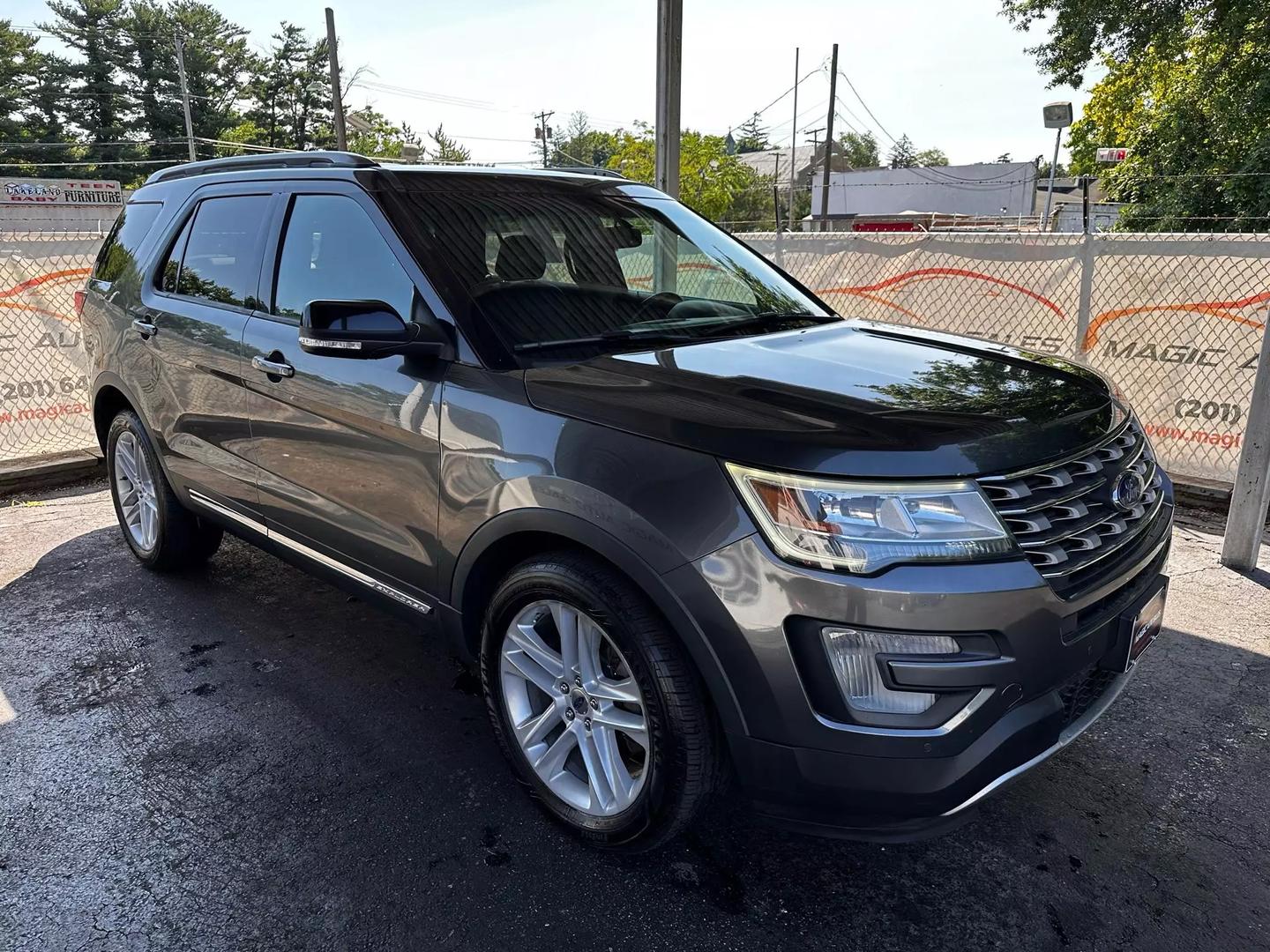 2016 Ford Explorer - Image 10